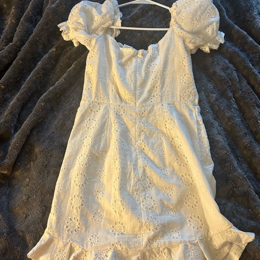 Selfie White Eyelet Dress - Picture 4 of 9